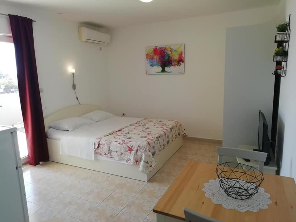 Apartmani Roko, Sevid Marina Eksteriør billede