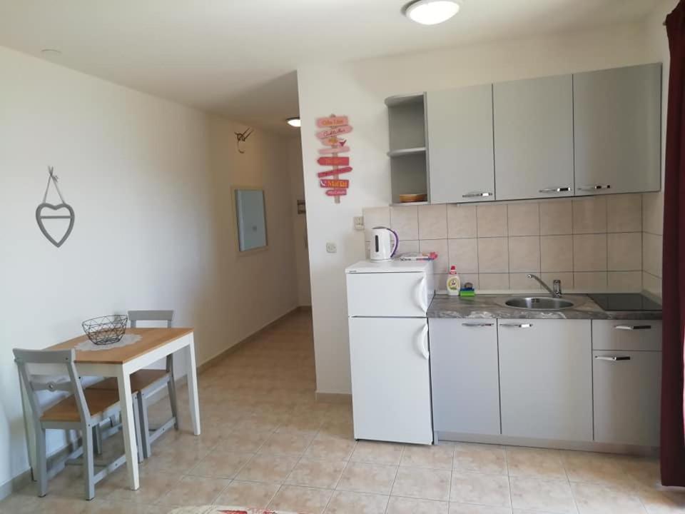 Apartmani Roko, Sevid Marina Eksteriør billede